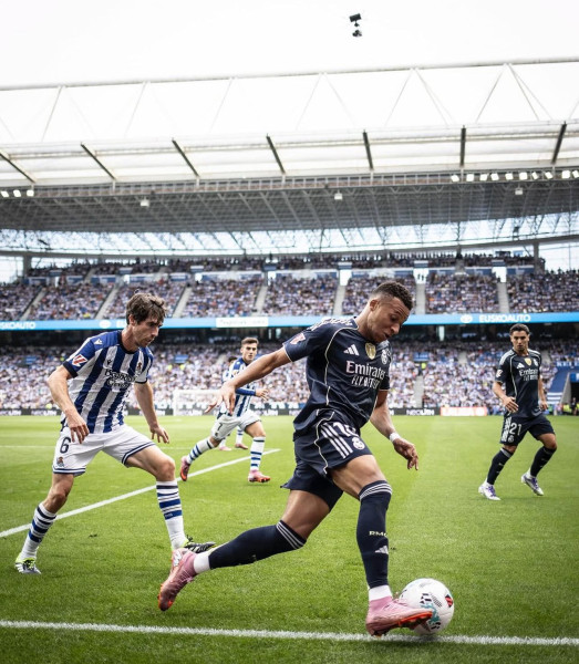 Kylian Mbappé éclate le championnat avec un triplé contre la Real Sociedad