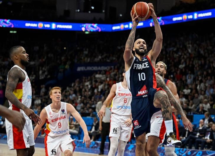 La France s'impose contre la Slovénie dans un match de basket spectaculaire