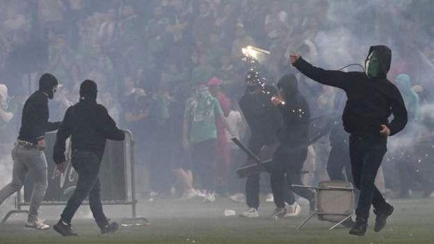 La Remontée Épique de Saint-Étienne : Une Victoire Décisive Contre Clermont Foot en Ligue 2