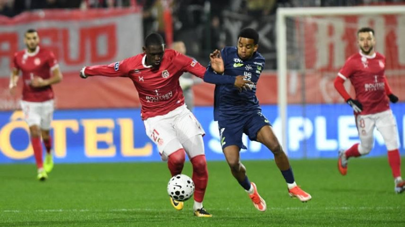 Laval remporte trois points cruciaux face à Nantes, mais perd Francis Coquelin sur blessure