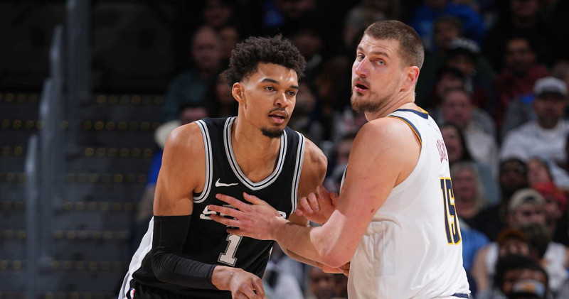 Le Duels Colossal: Nikola Jokic et Victor Wembanyama Mettent le Feu à la Rencontre France-Serbie