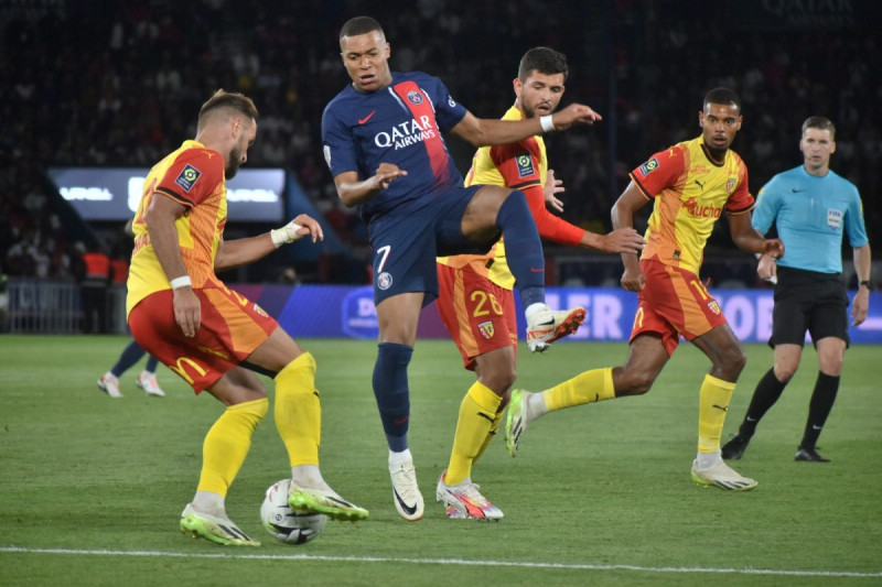 Le grand retour du RC Lens en Ligue 1 : La rencontre explosive contre le PSG