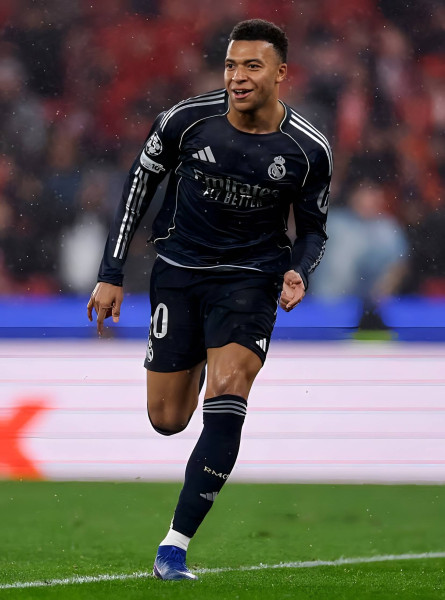 Le Real Madrid triomphant contre Schalke : La prestation de Kylian Mbappé marque les esprits