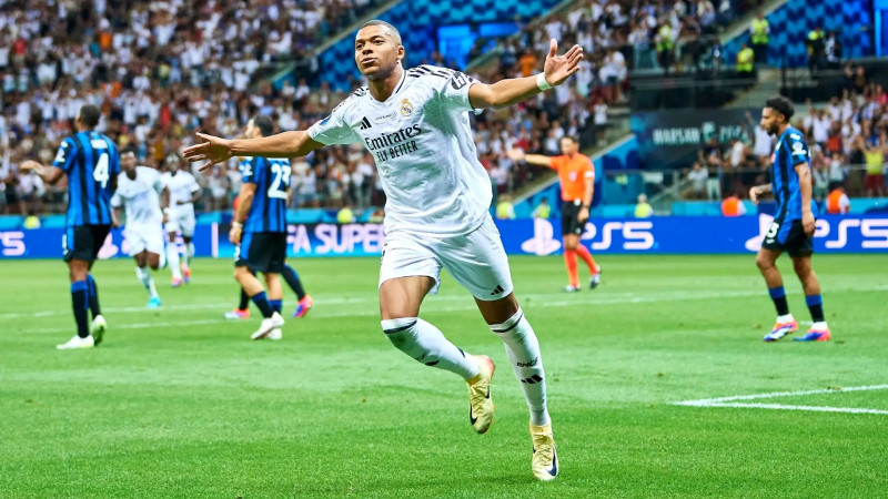 Le Triomphe de Real Madrid contre Schalke 04: Mbappé Éblouit en Fin de Préparation