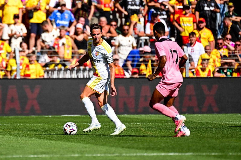 Lens vs Auxerre: Un Match Chargé d'Histoire et de Tensions
