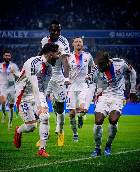 Lyon se qualifie pour les playoffs de la Champions League grâce à une victoire éclatante face à Sparta Prague