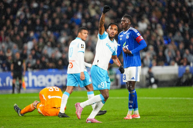 L'Olympique de Marseille triomphe à Strasbourg et prend la tête du classement de la Ligue 1