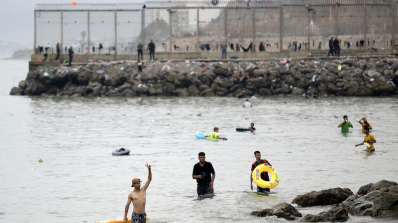 Migrants à Ceuta: Un Point de Bascule pour l'Europe