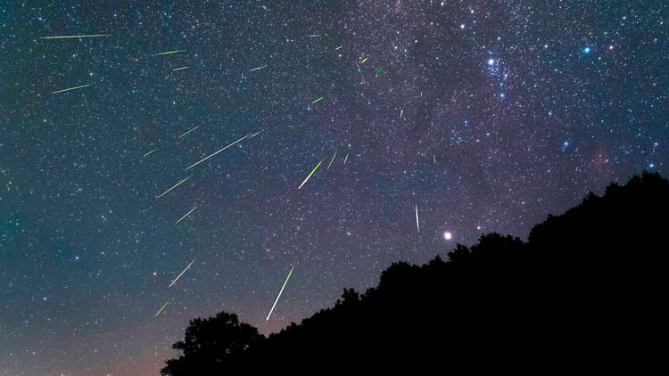 Perséides 2026 : Une Nuit de Merveilles Célestes Après l'Éclipse