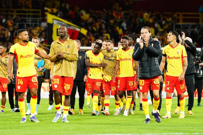 Racing Club de Lens en grande forme après une victoire décisive contre l'AJ Auxerre