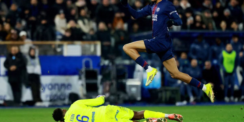 Tensions palpitantes à Lens : le PSG sous pression face au Racing Club