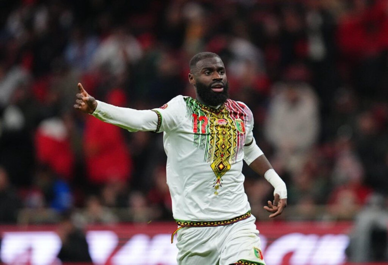 Lassine Sinayoko, un transfert qui fait réagir