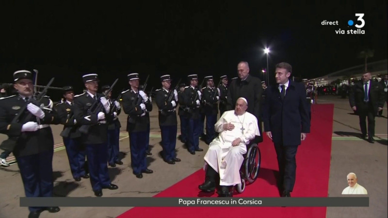 Le pape François en France : un voyage historique et controversé