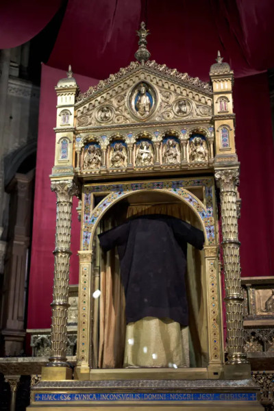 Le Pape Léon XIV en visite à Argenteuil : une rencontre historique avec la Sainte-Tunique