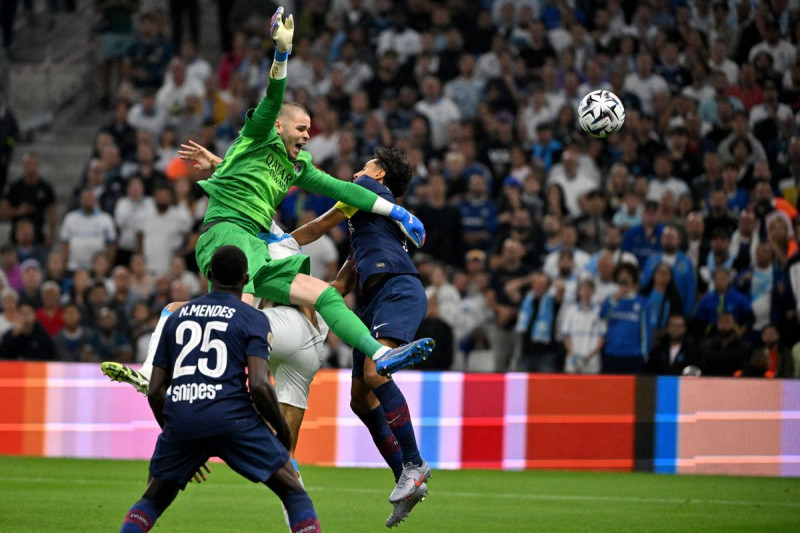 L'OM domine le PSG et crée la surprise dans un match intense au Vélodrome