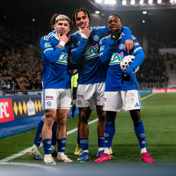 Racing Club de Strasbourg Alsace triomphe face à AS Monaco dans un match haletant