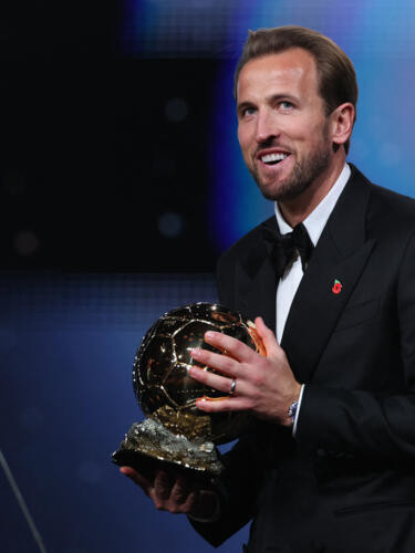 Harry Kane sacré Ballon d’Or 2026, Mbappé deuxième, Yamal validé – réactions de Benatia