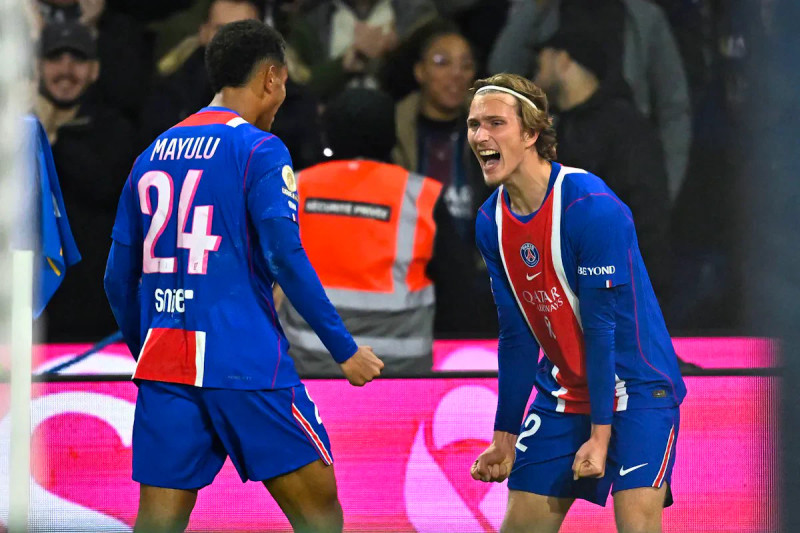 PSG bat Lyon 2-0 et prend la tête de la Ligue 1 en 8e journée