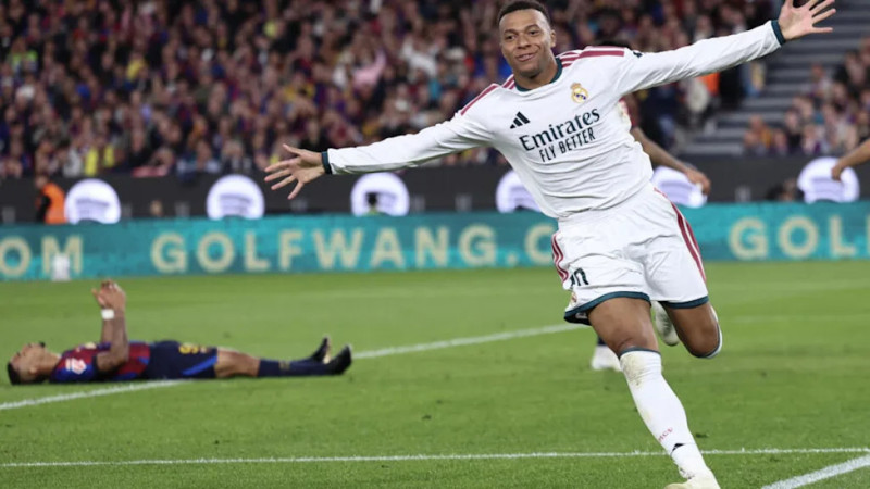 Real Madrid bat le FC Barcelone 2-1 grâce au doublé de Kylian Mbappé